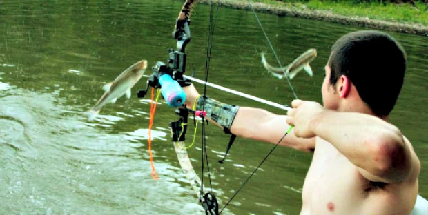 Peoria Carp Hunters pozbywają się szkodników nie tylko poprzez jazdę na nartach wodnych