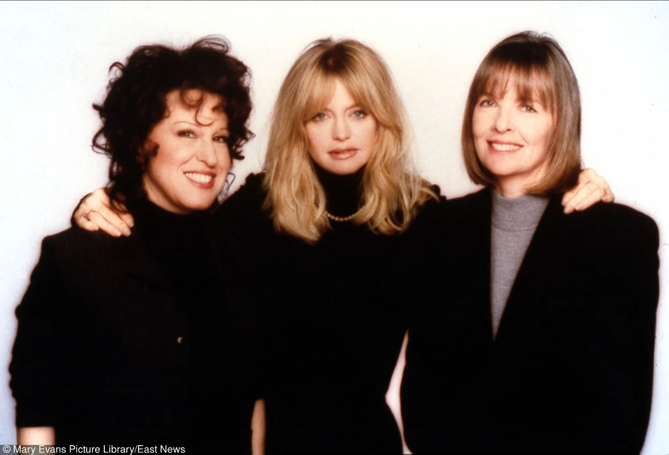 Z kolei w „Zmowie pierwszych żon” wspólnie z Bette Midler i Diane Keaton szukała zemsty na byłych mężach swych bohaterek. Film doczekał się statusu kultowego i stanowił jej największy sukces w latach 90.