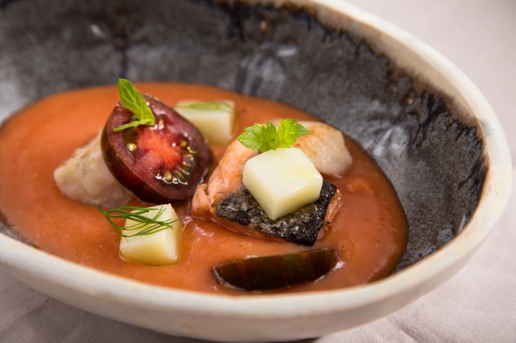Zupa rybna z pomidorami i ziemniakami