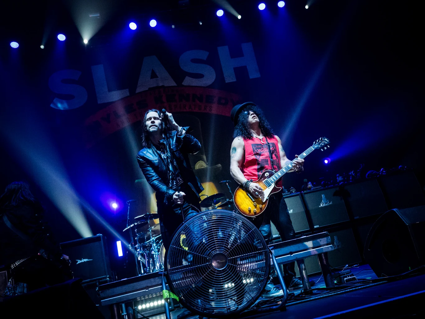 Koncert odbył się w ramach trasy promującej album "World On Fire"