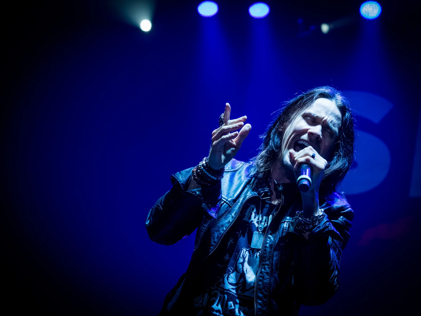 Myles Kennedy również nie szczędził pochwał fanom, którzy śpiewali z nim nie tylko największe przeboje