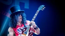 Podczas koncertu Slash uraczył fanów 10-minutową solówką podczas "Rocket Queen"