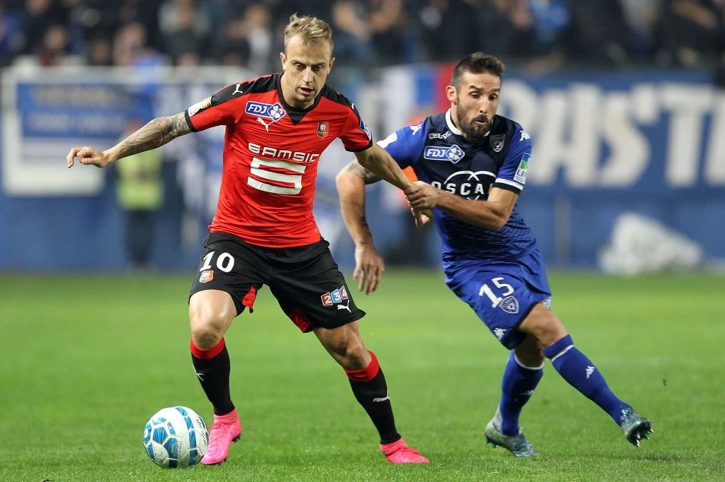 Kamil Grosicki (z lewej) zdobył bramkę dla Stade Rennes