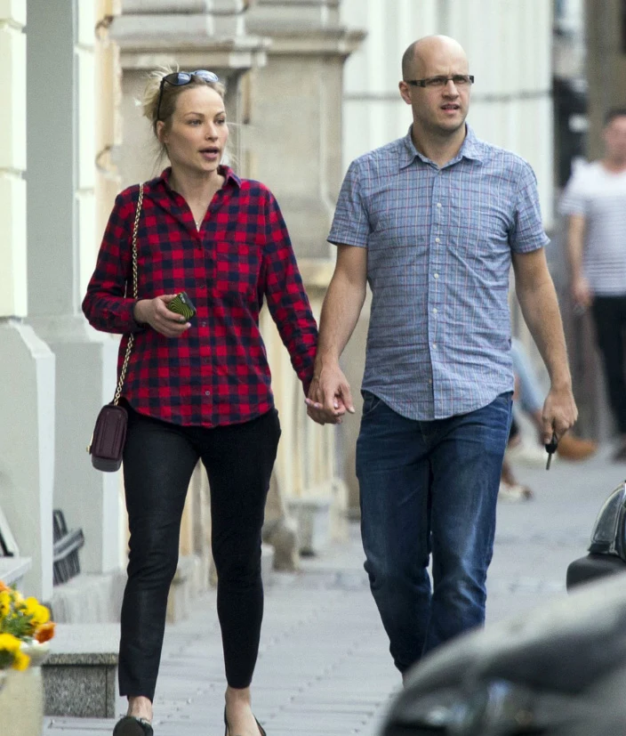 Weronika Książkiewicz i Mitja Okorn na spacerze