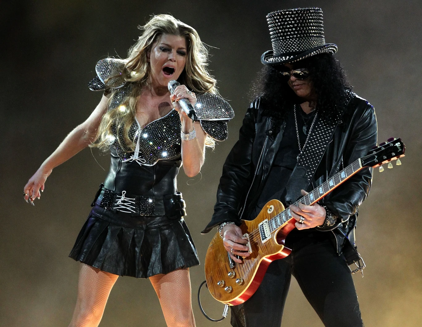 Duet z Fergie to nie najdziwniejsza współpraca, jakiej podjął się gitarzysta Duet z Fergie to nie najdziwniejsza współpraca, jakiej podjął się gitarzysta