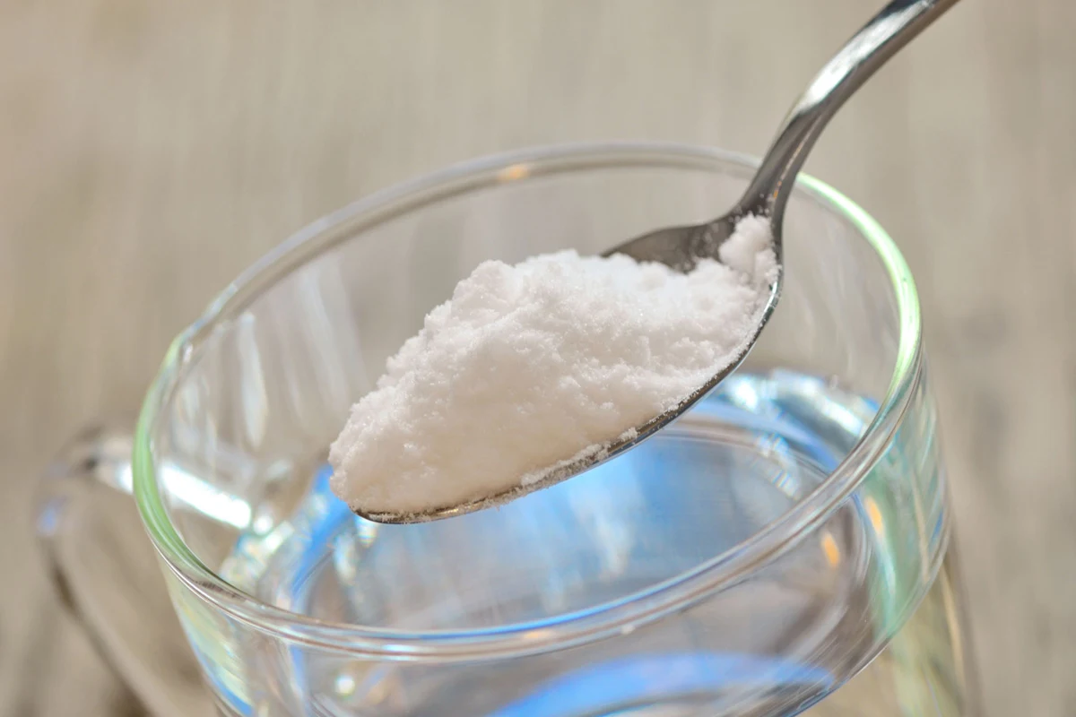 Proszek do pieczenia może zastąpić sodę oczyszczoną podczas mycia brudnego okapu