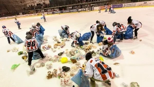 Zeszłoroczna akcja Teddy Bear Toss
