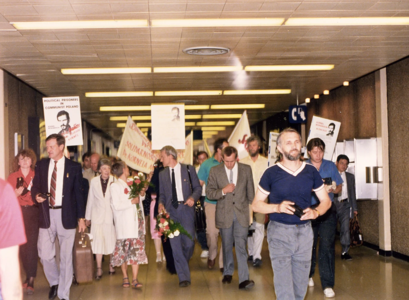 Powitanie Kornela Morawieckiego na lotnisku w Nowym Jorku (1988)