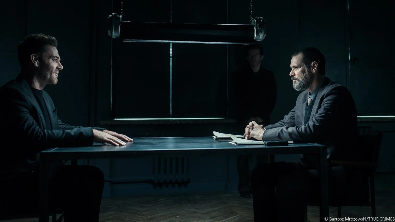 "Kraków stał się prawdziwą filmową wizytówką. Jestem dumna, że udało się nam pozyskać tak dużą i międzynarodową produkcję jak 'True Crimes'. Zyskujemy wizerunkowo, poprzez to, że miasto gra w filmie, a dodatkowo mamy większe możliwości wypromowania się, również jako lokacja, wśród producentów filmów z całego świata i tym samym pozyskiwania nowych zleceń dla Krakowa" - wymienia korzyści wynikające z city placement Izabela Helbin, dyrektor Krakowskiego Biura Festiwalowego.

 