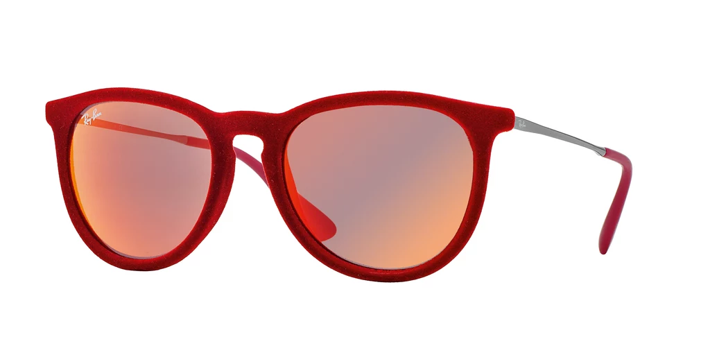 Ray-Ban Erika z kolekcji Velvet to czerwone okulary na czerwone dywany - mają lustrzane, opalizujące soczewki i pokryte są aksamitnym flokiem, cudownym w dotyku Ray-Ban Erika z kolekcji Velvet to czerwone okulary na czerwone dywany - mają lustrzane, opalizujące soczewki i pokryte są aksamitnym flokiem, cudownym w dotyku