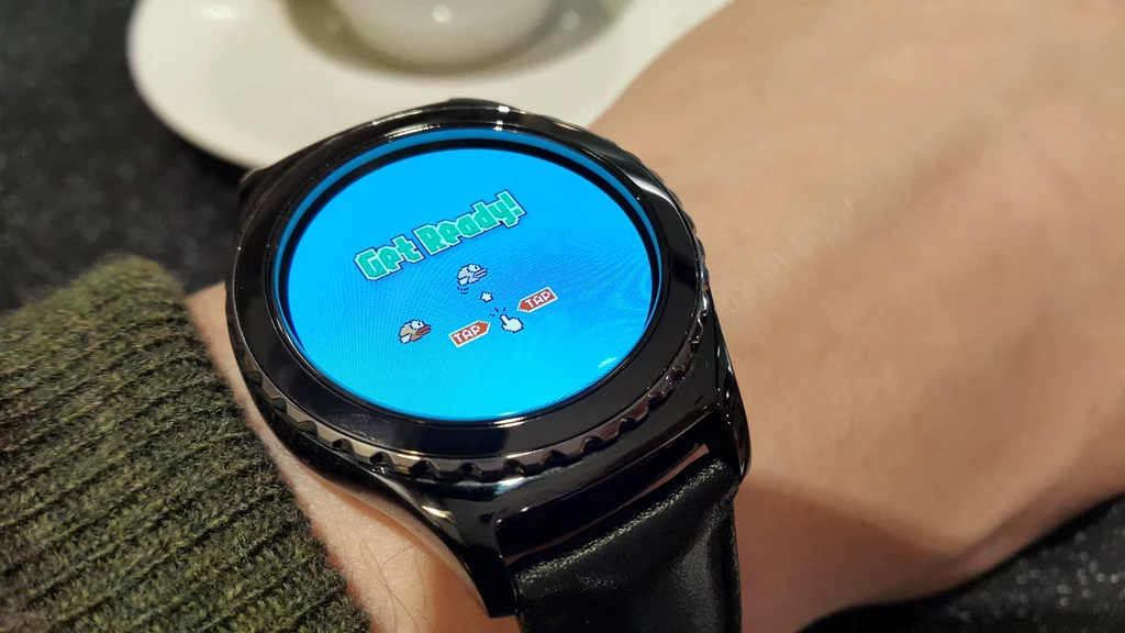 Klon Flappy Bird - niestety, na Gear S2 nie ma zbyt wielu tego typu szalonych aplikacji