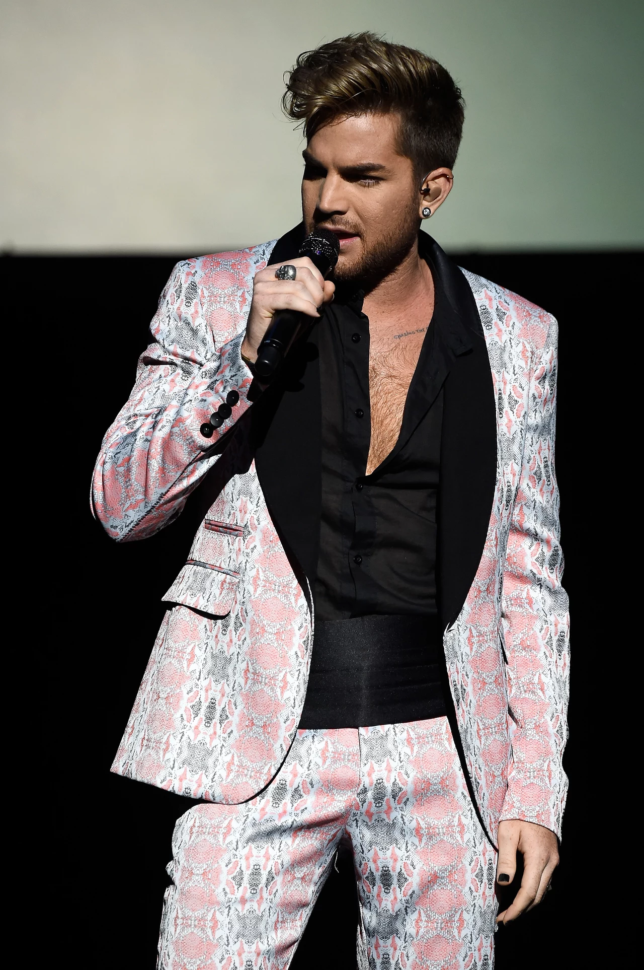 Adam Lambert nie zagra w Singapurze ze względu na orientację seksualną Adam Lambert nie zagra w Singapurze ze względu na orientację seksualną