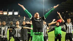 Bramkarz Ludovic Butelle i jego koledrzy z Angers