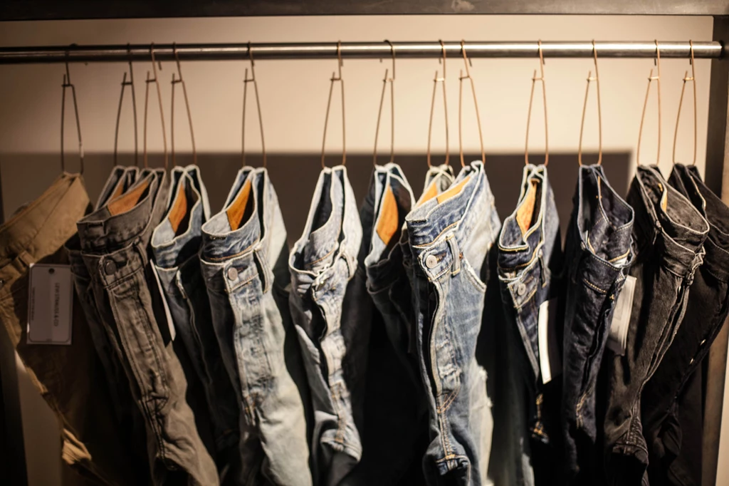 Zaproszeni goście mieli okazję, by zobaczyć najnowsze propozycje Levi’s® inspirowane krajobrazem Laurel Canyon, ukrytego między wzgórzami Hollywood. Zaproszeni goście mieli okazję, by zobaczyć najnowsze propozycje Levi’s® inspirowane krajobrazem Laurel Canyon, ukrytego między wzgórzami Hollywood.