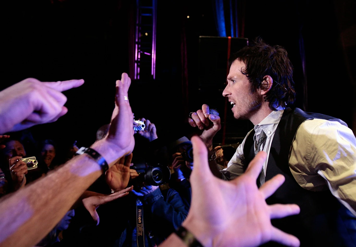 Do reaktywacji Stone Temple Pilots doszło w połowie 2008 roku, kiedy to zespół zagrał ponad 60 koncertów w samych Stanach Zjednoczonych. Dwa lata później ukazał się imienny album