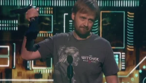 Marcin Iwiński podczas rozdania nagród The Game Awards 2015. Źródło youtube.com/kanał gameawards