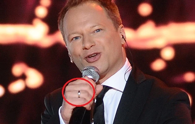 Maciej Stuhr z obrączką na palcu! Maciej Stuhr z obrączką na palcu!