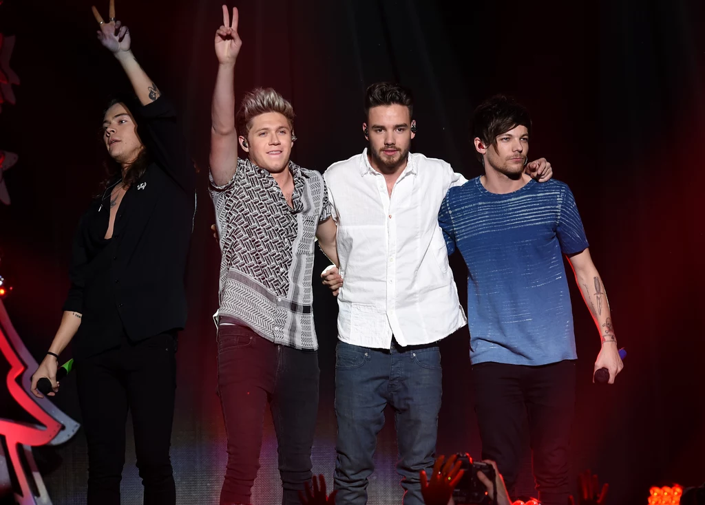 Zespół One Direction podczas swojego ostatniego koncertu przed przerwą Zespół One Direction podczas swojego ostatniego koncertu przed przerwą