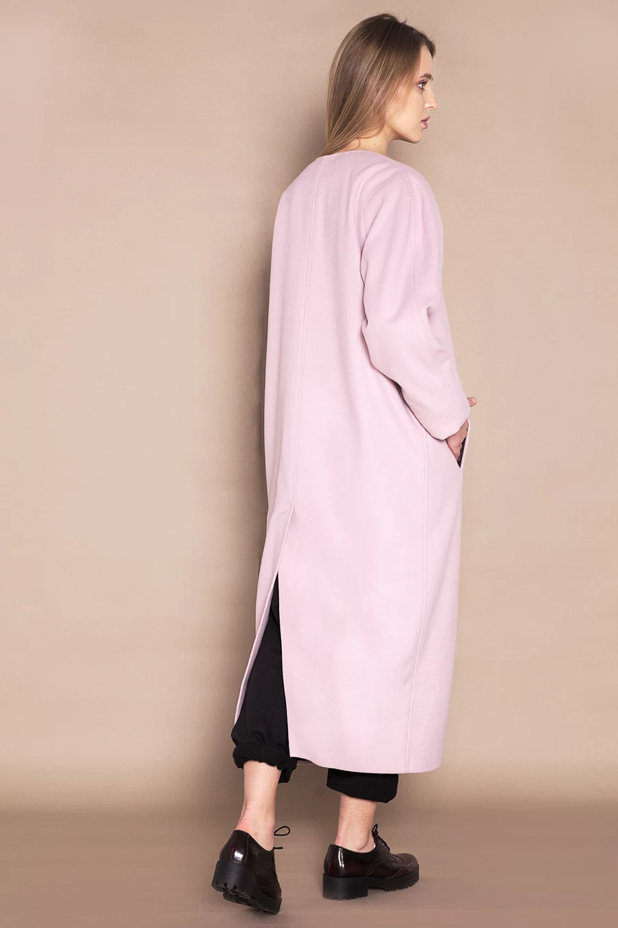 Słynny Pantone Inc. po raz kolejny wybrał kolory roku - jednym z nich został Rose Quartz. W kolekcji Dressap Eneven posiadamy rzeczy utrzymane w tej tonacji. Słynny Pantone Inc. po raz kolejny wybrał kolory roku - jednym z nich został Rose Quartz. W kolekcji Dressap Eneven posiadamy rzeczy utrzymane w tej tonacji.