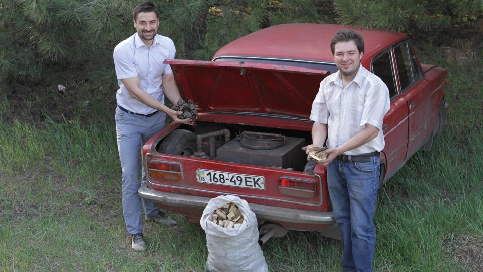 Szyszki, drewno, gałęzie - to żiguli pojedzie na czym popadnie!