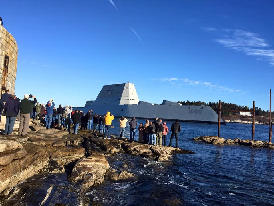 USS „Zumwalt” opuszcza stocznię. Fot. General Dynamics Bath Iron Works 