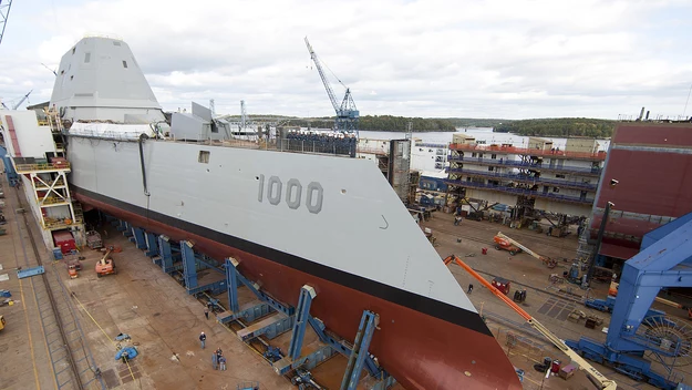 USS "Zumwalt" w stoczni