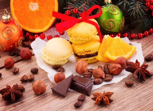 Świąteczne makaroniki możesz przygotować w ulubionych wersjach, z cytryną, pomarańczą i czekoladą!