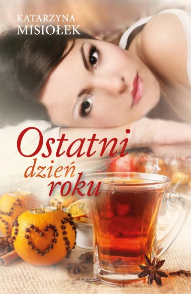 Ostatni dzień roku… Monika zdaje się nie mieć żadnych problemów. Jest szczęśliwą mężatką, pracuje w bibliotece uniwersyteckiej i żyje pełnią życia. Któregoś mroźnego dnia, w przeddzień Nowego Roku, wychodzi z mieszkania i przepada bez wieści. Ostatni dzień roku… Monika zdaje się nie mieć żadnych problemów. Jest szczęśliwą mężatką, pracuje w bibliotece uniwersyteckiej i żyje pełnią życia. Któregoś mroźnego dnia, w przeddzień Nowego Roku, wychodzi z mieszkania i przepada bez wieści.