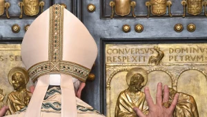 Papież otworzył "Święte Drzwi", inaugurując Rok Miłosierdzia