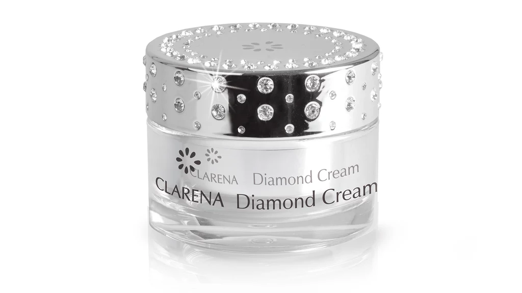 Diamond Cream Limited Edition – rozświetlająco – przeciwzmarszczkowy krem dla cery dojrzałej. Natychmiastowo liftuje skórę i wygładza zmarszczki, a pył diamentowy przywraca cerze blask. Limitowany krem zapakowany jest w słoiczek wysadzany 124 cyrkoniami!