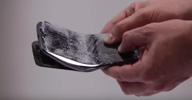 Jeden z testowanych smartfonów nie przetrwał wyzwania Jeden z testowanych smartfonów nie przetrwał wyzwania