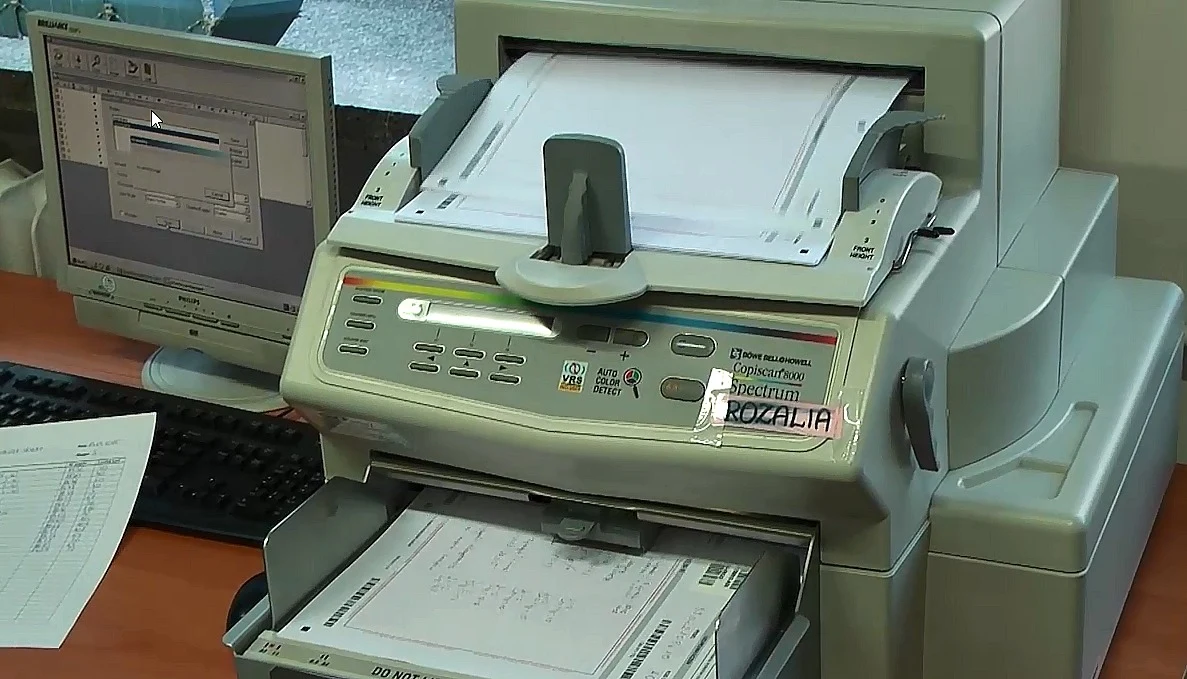 Prace uczniów są skanowane, a następnie wysyłane egzaminatorom Prace uczniów są skanowane, a następnie wysyłane egzaminatorom