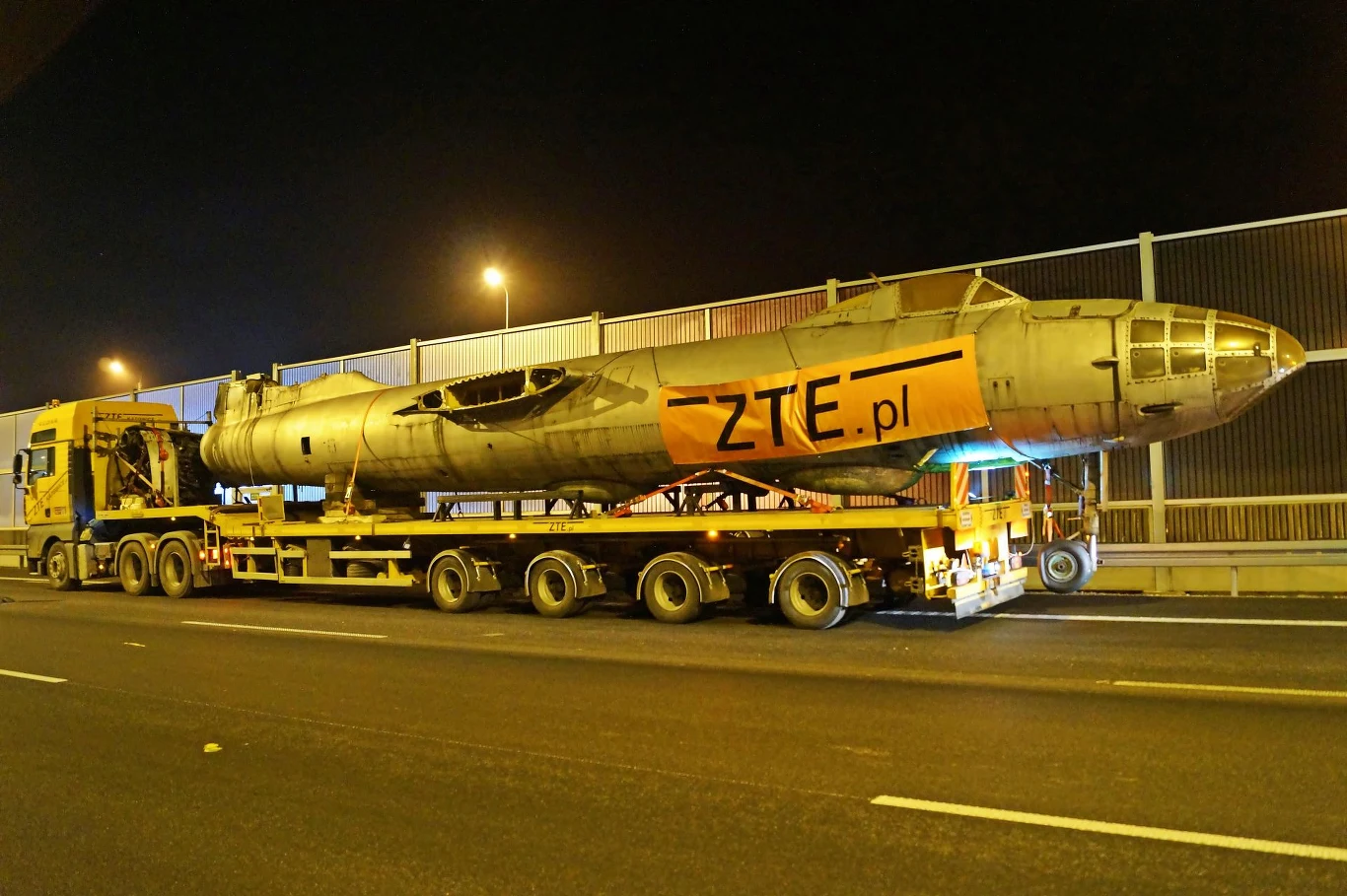 Samoloty na ciężarówkach