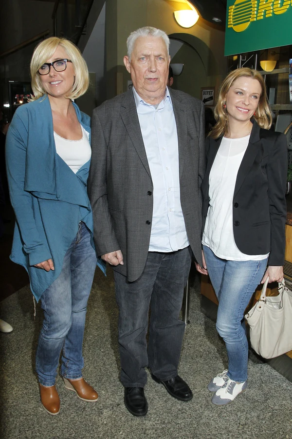 Wojciech Młynarski z córkami Wojciech Młynarski z córkami