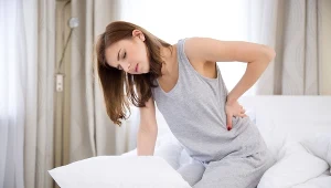 Spondyloza odcinka lędźwiowego charakteryzuje się szczególnie bólem w okolicach lędźwiowych.