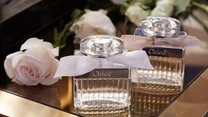 Wariacja wokół białej róży, czyli nowy zapach  Chloé Eau de Toilette.
<a href="http://www.styl.pl/piekno/kosmetyki/zapachy/news-wariacja-wokol-bialej-rozy-chloe-eau-de-toilette,nId,1912256 " target="_blank">Dowiedz się więcej >></a>