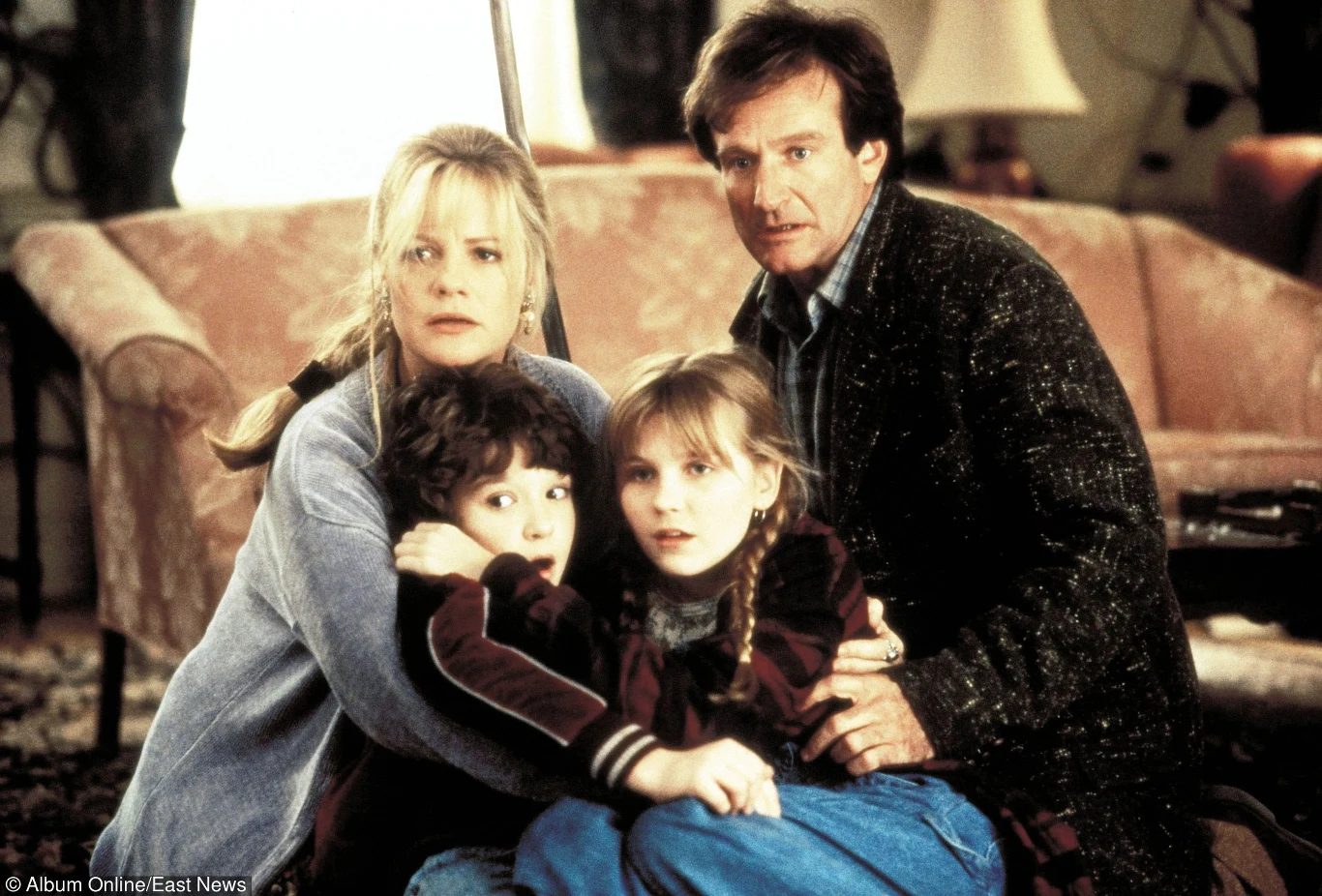 Bonnie Hunt, Bradley Pierce, Kristen Dunst i Robin Williams w filmie "Jumanji"