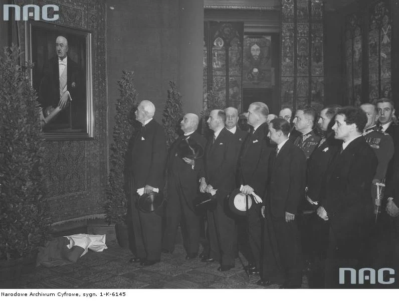 Uroczystości ku czci prezydenta Gabriela Narutowicza w warszawskiej Zachęcie, z udziałem prezydenta Ignacego Mościckiego (rok 1935) Uroczystości ku czci prezydenta Gabriela Narutowicza w warszawskiej Zachęcie, z udziałem prezydenta Ignacego Mościckiego (rok 1935)