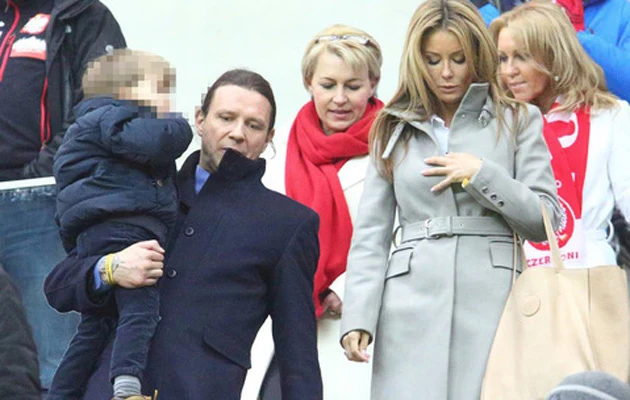 Majdan troskliwie opiekuje się synami Rozenek