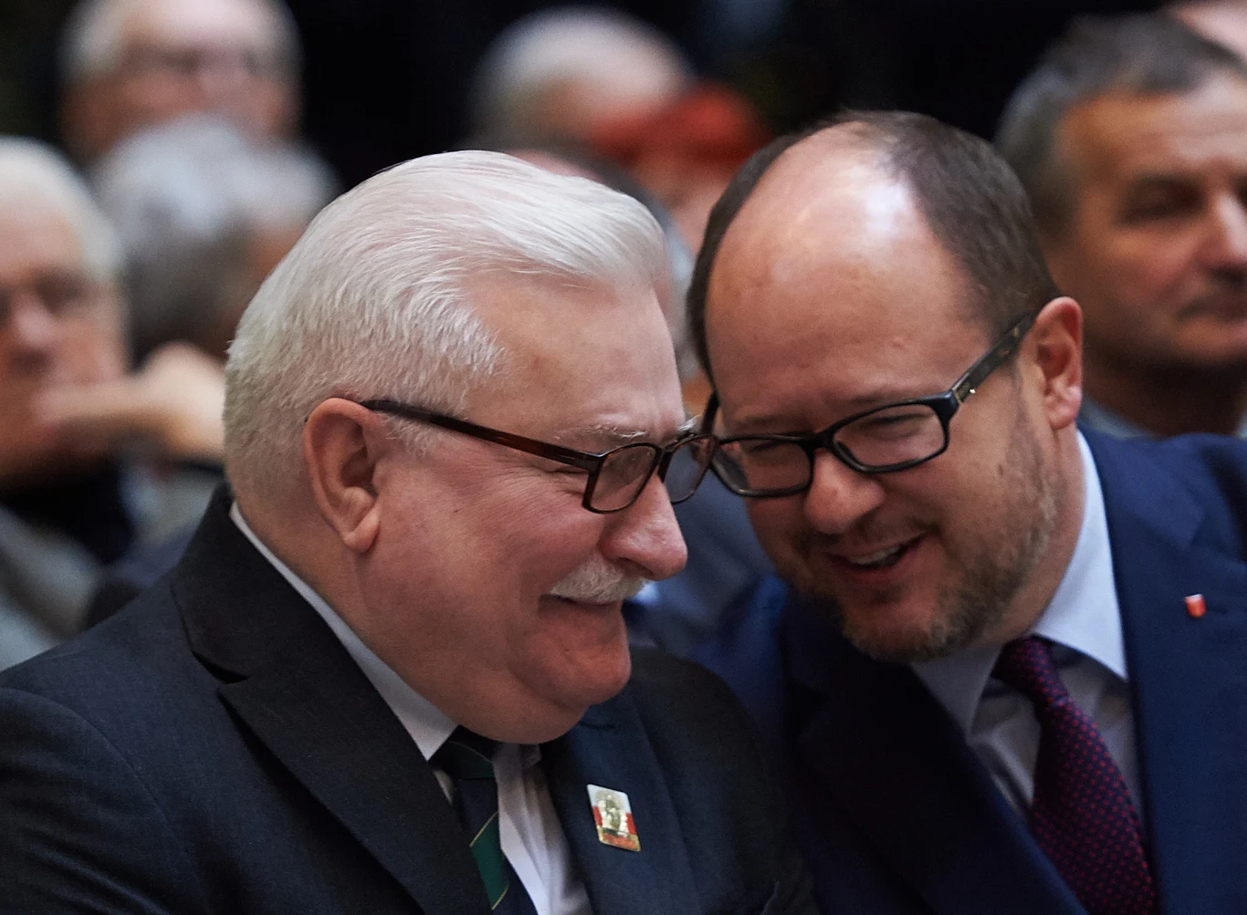 yły prezydent RP, legendarny przywódca Solidarności Lech Wałęsa (L) oraz prezydent Gdańska Paweł Adamowicz przemawia podczas uroczystości "Epitafium pamięci ofiar Grudnia '70"