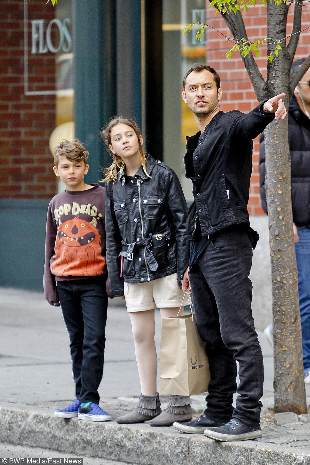 Jude Law z dziećmi Jude Law z dziećmi