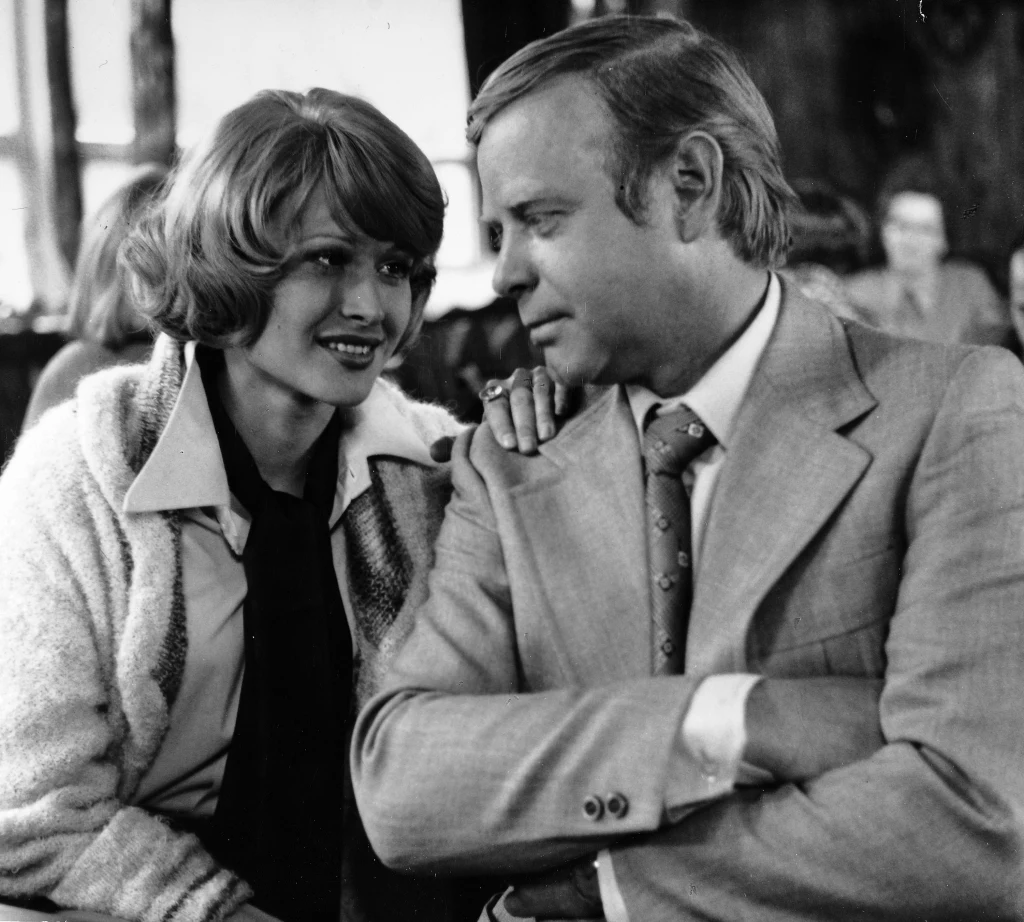 Jan Niwiński i Grażyna Barszczewska w filmie "Życie na Gorąco" Jan Niwiński i Grażyna Barszczewska w filmie "Życie na Gorąco"