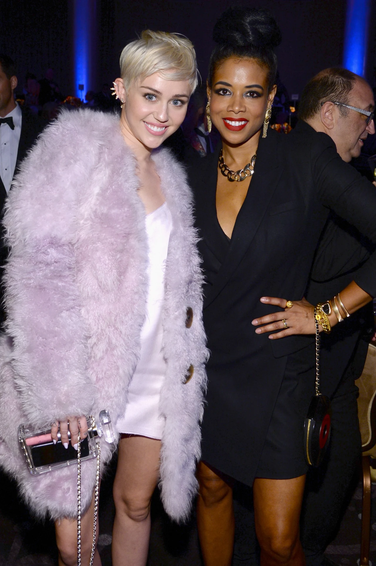 Miley Cyrus i Kelis pozują do zdjęcia