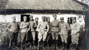 Oficerowie I Brygady Legionów (rok 1915). W środku brygadier Józef Piłsudski oraz m.in. Tadeusz Piskor, Bolesław Długoszowski-Wieniawa, Ignacy Boerner, Zygmunt Sulistrowski, Emil Bobrowski, Konstatnty Dzieduszycki