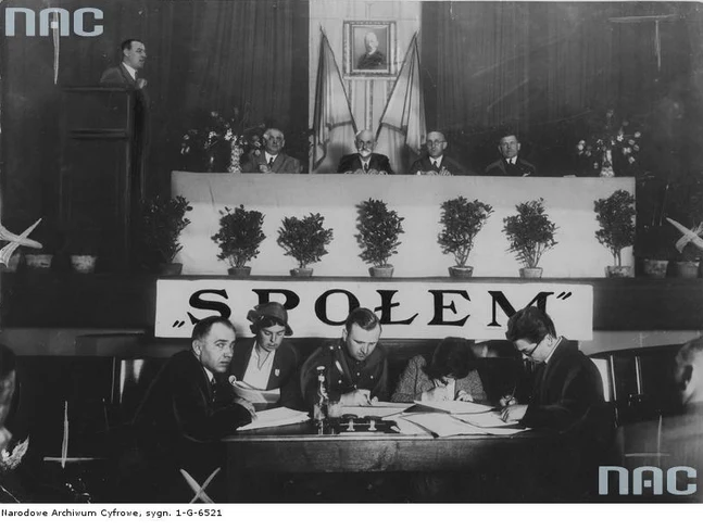 Prof. Stanisław Wojciechowski podczas ogólnopolskiej konferencji "Społem" w Kielcach w 1933 r. 