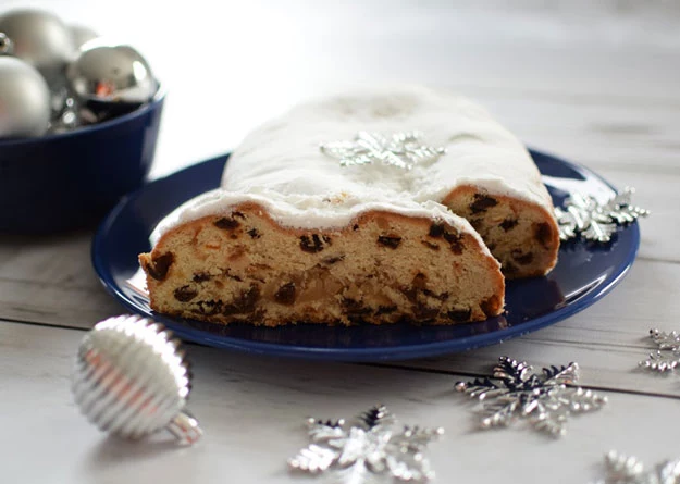 Bezglutenowy Stollen z Marcepanem Bezglutenowy Stollen z Marcepanem