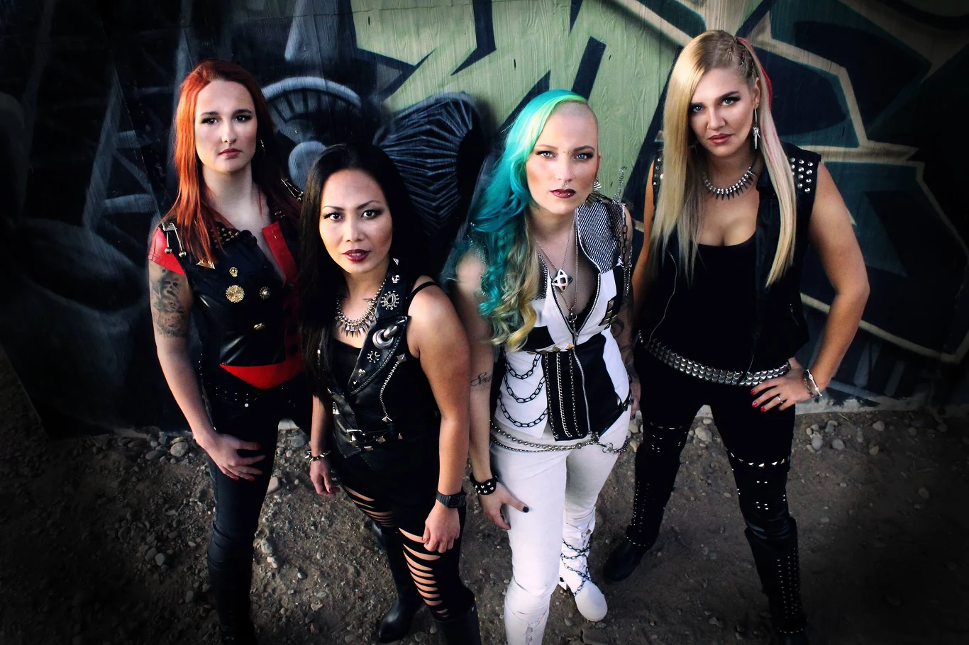 Burning Witches: Oryginalnie, świeżo i ciężko Burning Witches: Oryginalnie, świeżo i ciężko