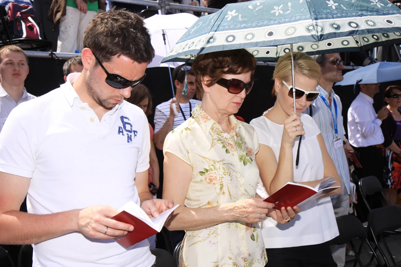 Małgosia z mamą i męzem Małgosia z mamą i męzem