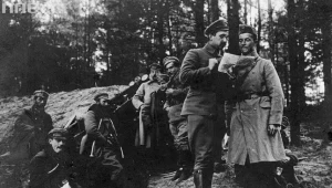 Szef sztabu Pierwszej Brygady Legionów płk Kazimierz Sosnkowski przyjmuje meldunek