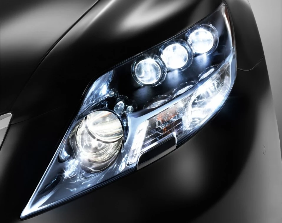 Reflektory LED w Lexusie LS 600h